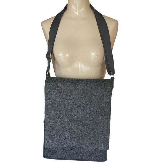 Crate&Barrel Charcoal Gray Felt Large Messenger Crossbody Bag - Picture 3 of 16